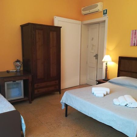 B&B A Due Passi Dal Mare ชิลลา ภายนอก รูปภาพ