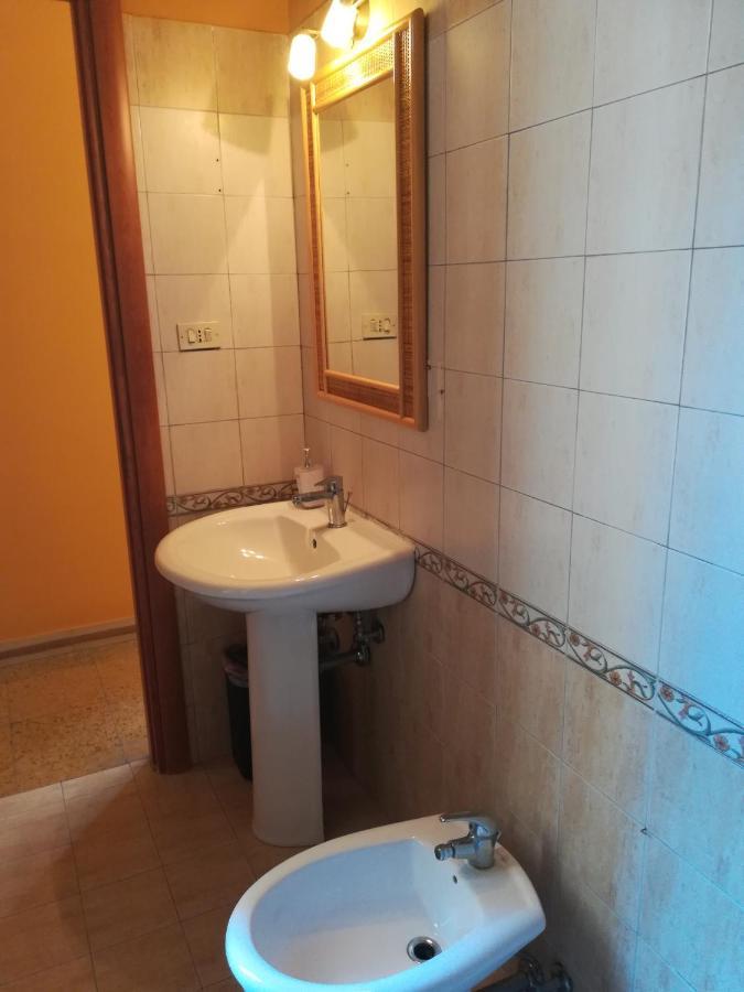 B&B A Due Passi Dal Mare ชิลลา ภายนอก รูปภาพ
